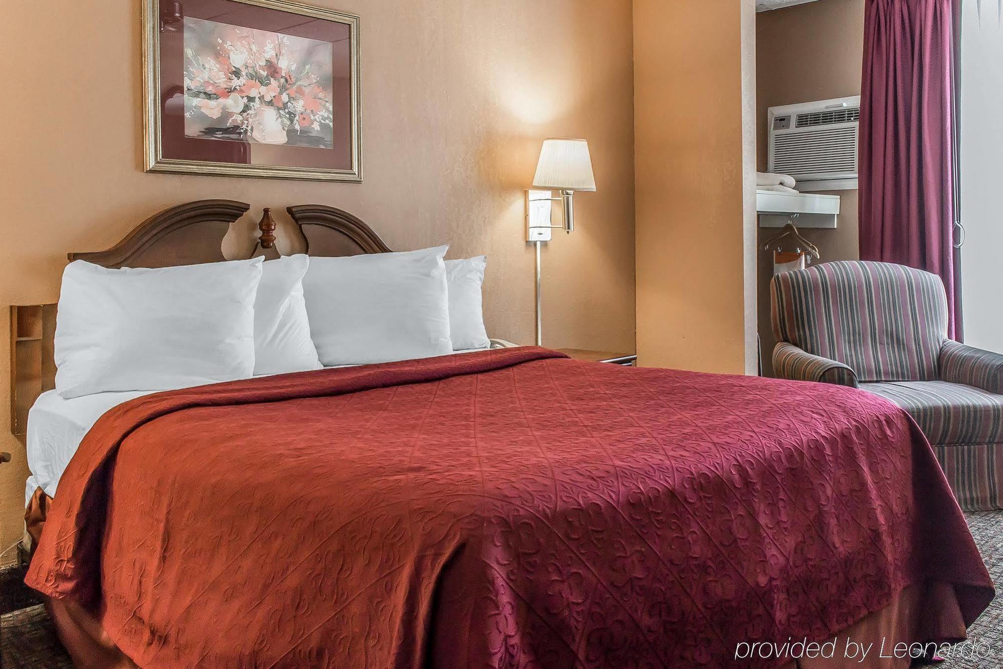 Fairbridge Inn & Suites Poconos ストラウズバーグ エクステリア 写真