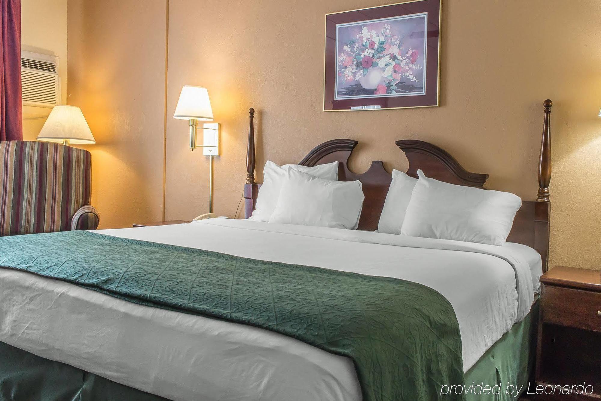 Fairbridge Inn & Suites Poconos ストラウズバーグ エクステリア 写真