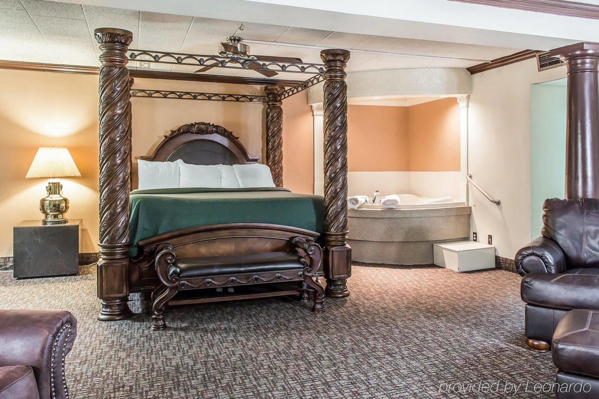 Fairbridge Inn & Suites Poconos ストラウズバーグ エクステリア 写真