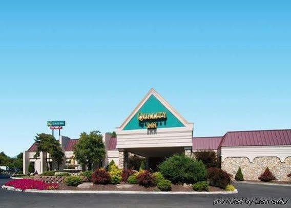 Fairbridge Inn & Suites Poconos ストラウズバーグ エクステリア 写真